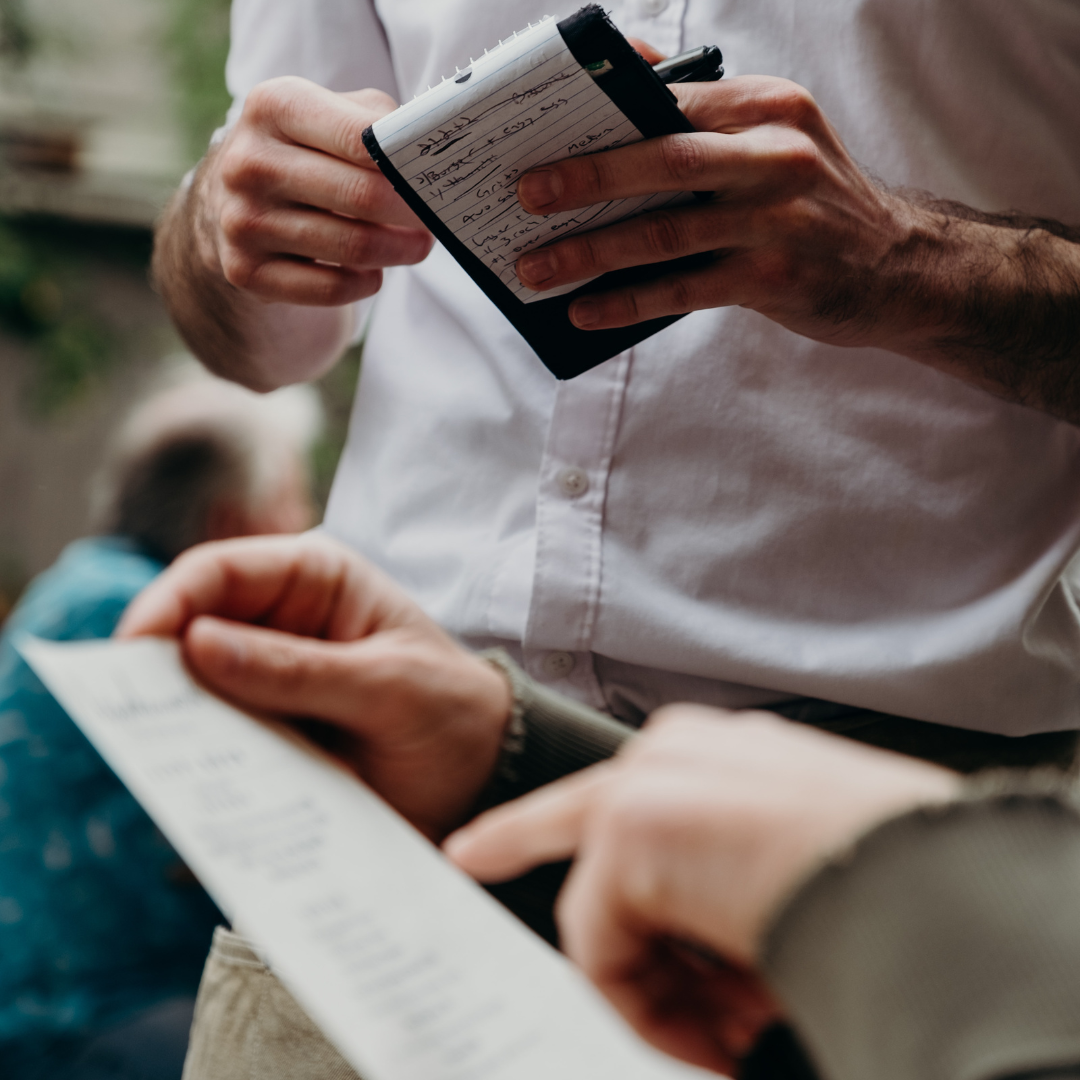 La mancanza di camerieri e i problemi che ne derivano per il settore dell'ospitalità