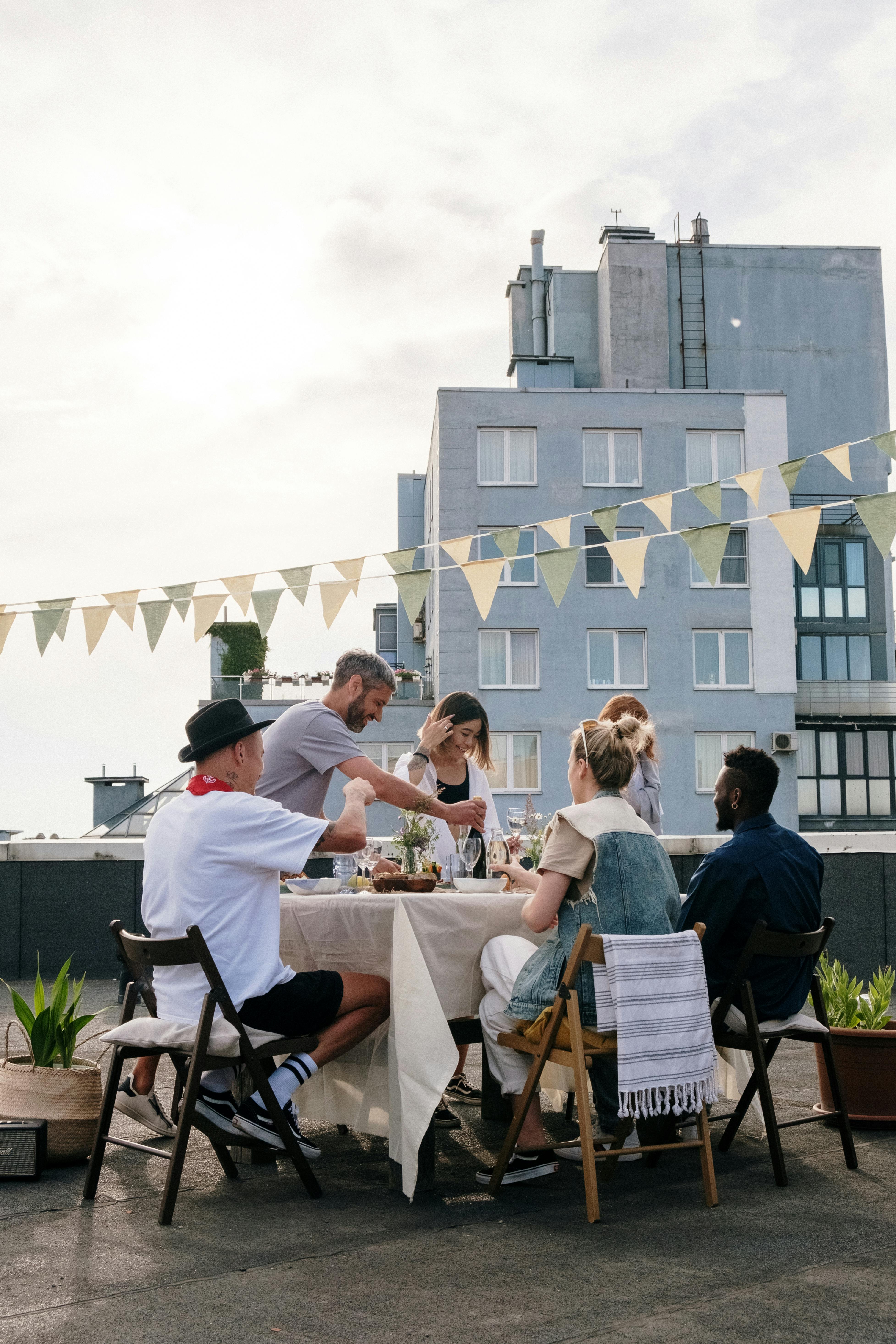 Descobreix la Vibrant Cultura de Bars i Begudes a Girona